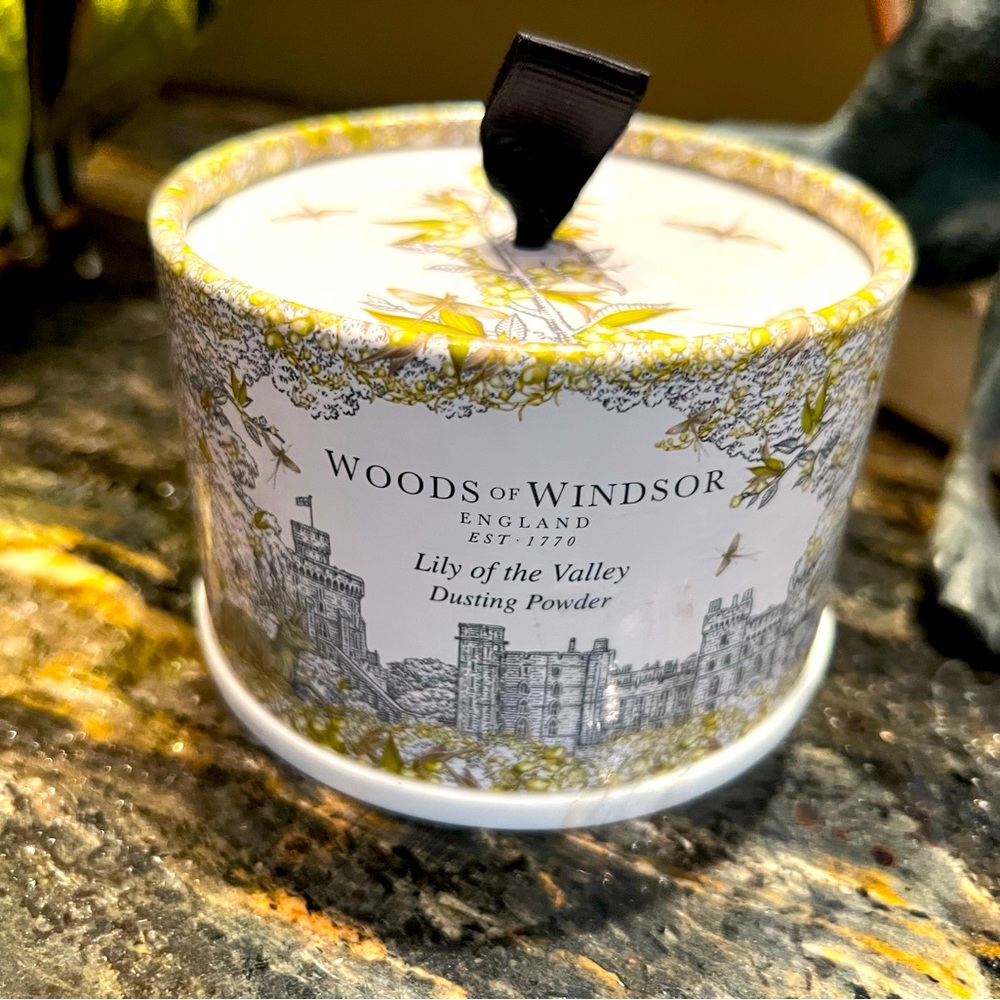 WOODS OF WINDSOR ENGLAND 💚 Lily of the Valley Dusting Powder 🖤